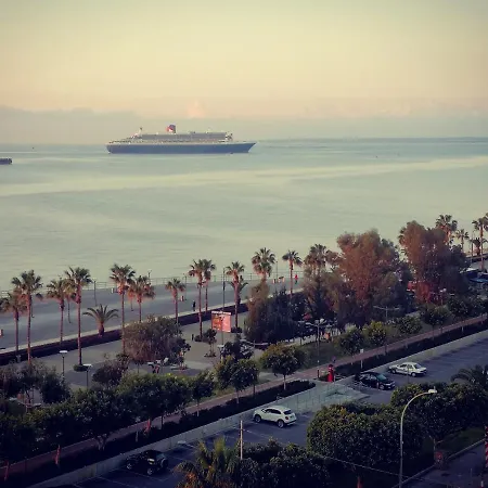 A City-center Seaview Penthouse At Oceanic
