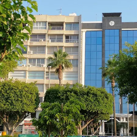 アパート A City-center Seaview Penthouse At Oceanic リマソール