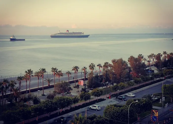 A City-center Seaview Penthouse At Oceanic