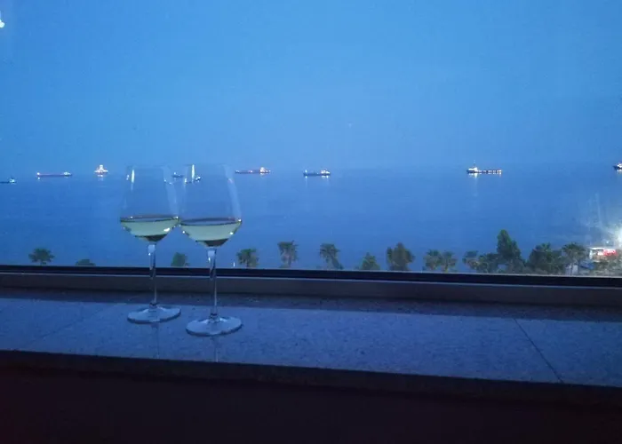 A City-center Seaview Penthouse At Oceanic リマソール