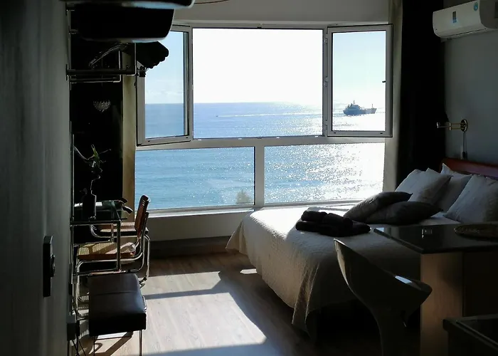 A City-center Seaview Penthouse At Oceanic Apartament